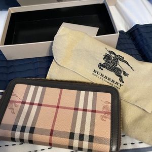 Loved zippy wallet Burberry
